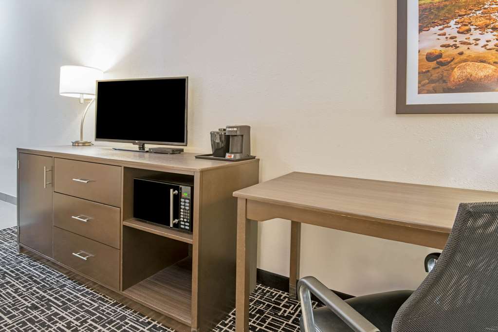 La Quinta Inn & Suites by Wyndham Weatherford OK - photo 15