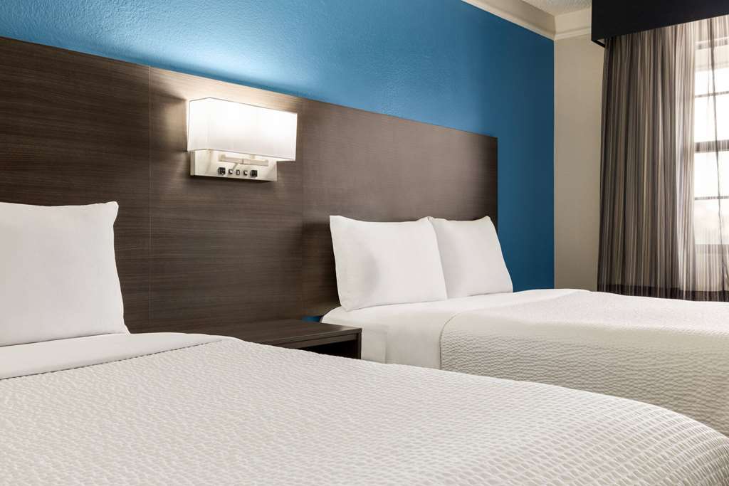 La Quinta Inn by Wyndham San Antonio I 35 N at Toepperwein - photo 23