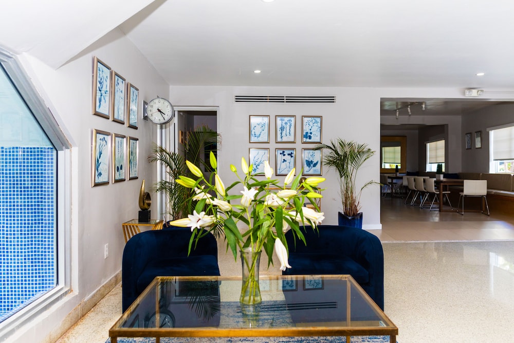 Aqua Hotel & Suites - photo 2