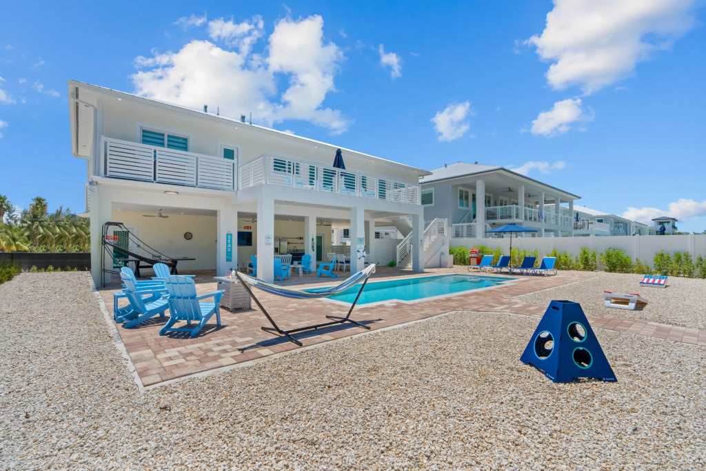 Paradise Point Pool Dock Lounges BBQ in Marathon, United States