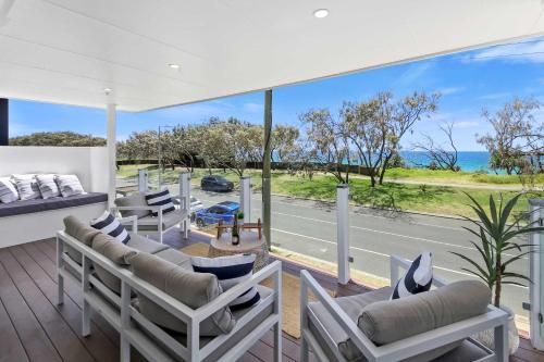 Absolute Beachfront Paradise in Buddina — hotel in Buddina