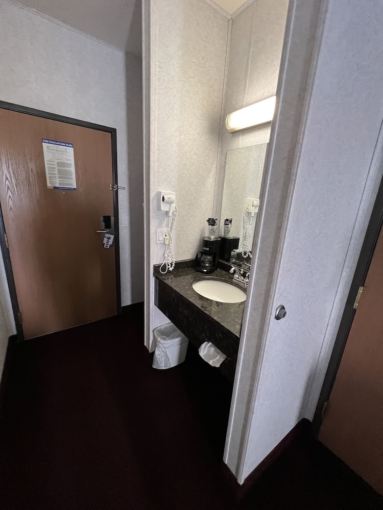 FairBridge Inn & Suites Williston - photo 16
