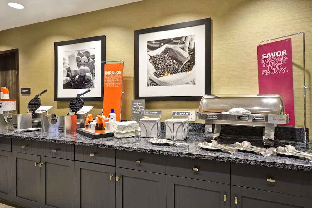 Hampton Inn & Suites Detroit Warren - photo 32