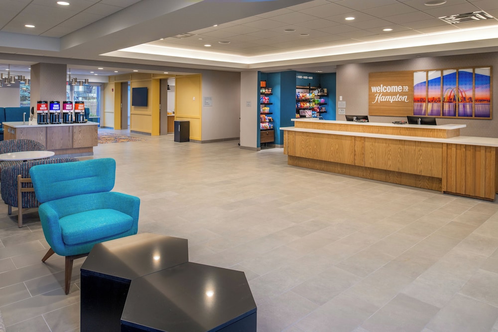 Hampton Inn by Hilton St. Louis Airport - photo 2