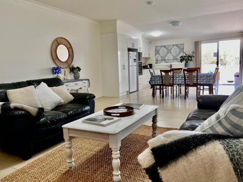 Stays on Main — 4-Star Luxury Hotel in Narrabri, Australia