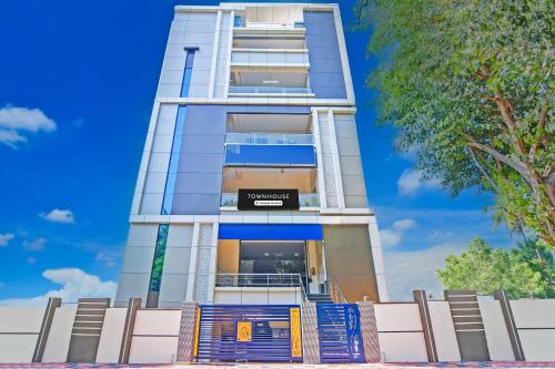Super Townhouse Dwarakanagar Near Gurudwara — 4-Star Luxury Hotel in Visakhapatnam, India