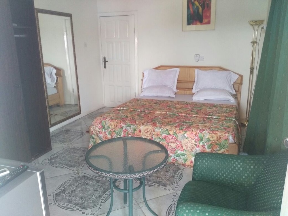 Royal Triangle Guest House — Nsawam — photo 3