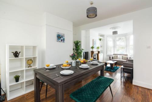 Edridge Lodge Photo ID Required — 4-Star Luxury Hotel in Croydon, United Kingdom