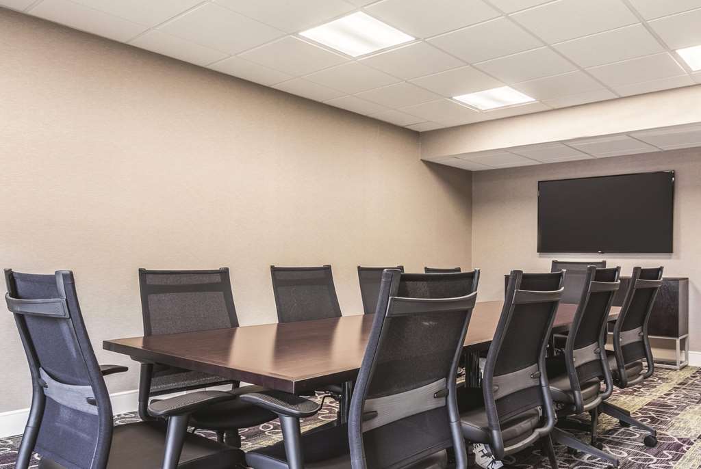 La Quinta Inn & Suites by Wyndham Shreveport Airport - photo 37