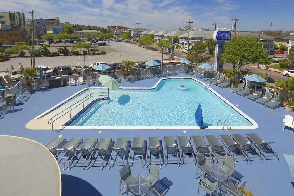 Commander Hotel & Suites - photo 59