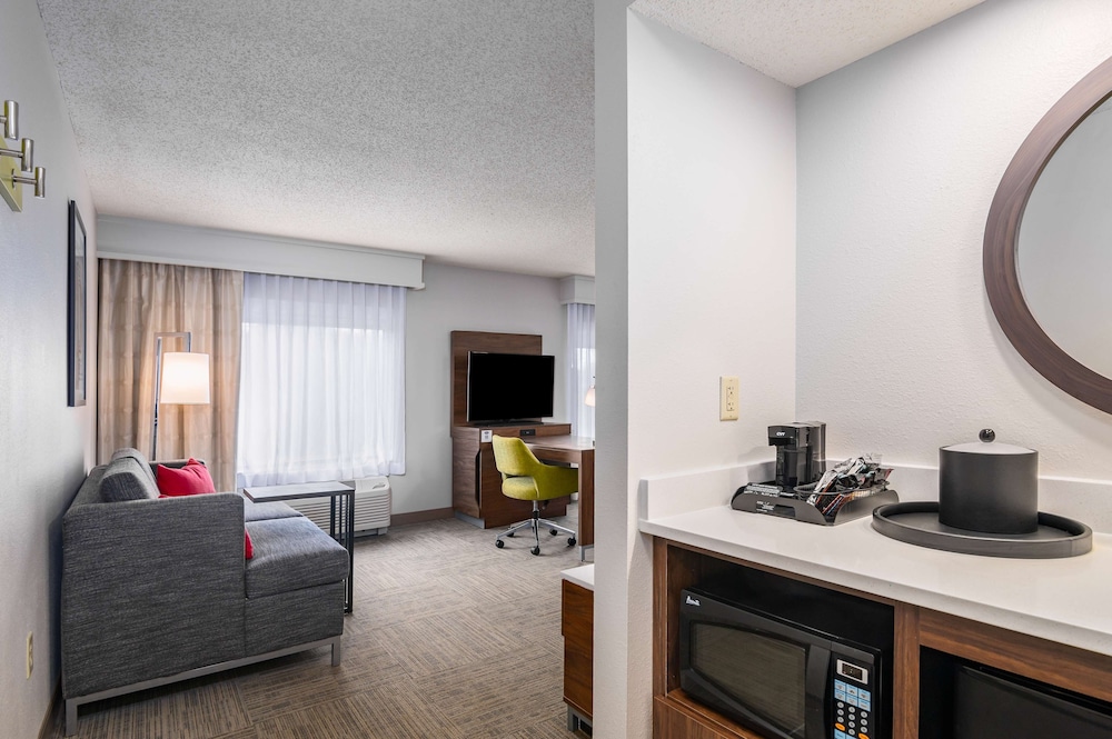 Hampton Inn & Suites Hartford Manchester - photo 18