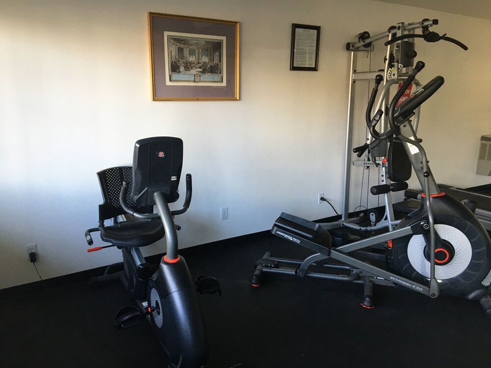 Econo Lodge Inn and Suites Central - photo 17