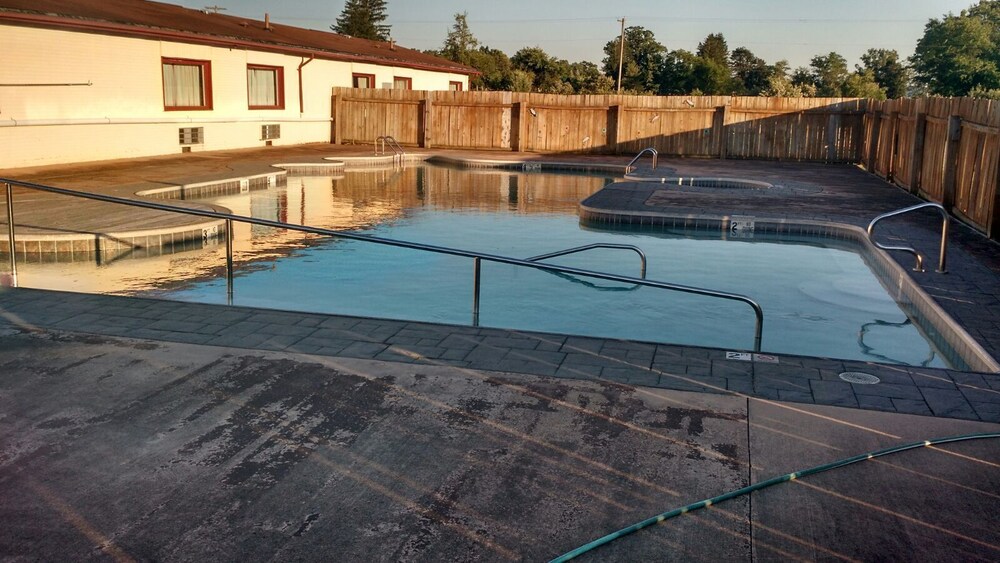 Marlinton Motor Inn - photo 6