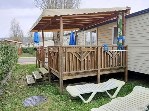 Bungalow Confortable a Condrieu Avec Piscine Partagee — 4-Star Luxury Hotel in Condrieu, France