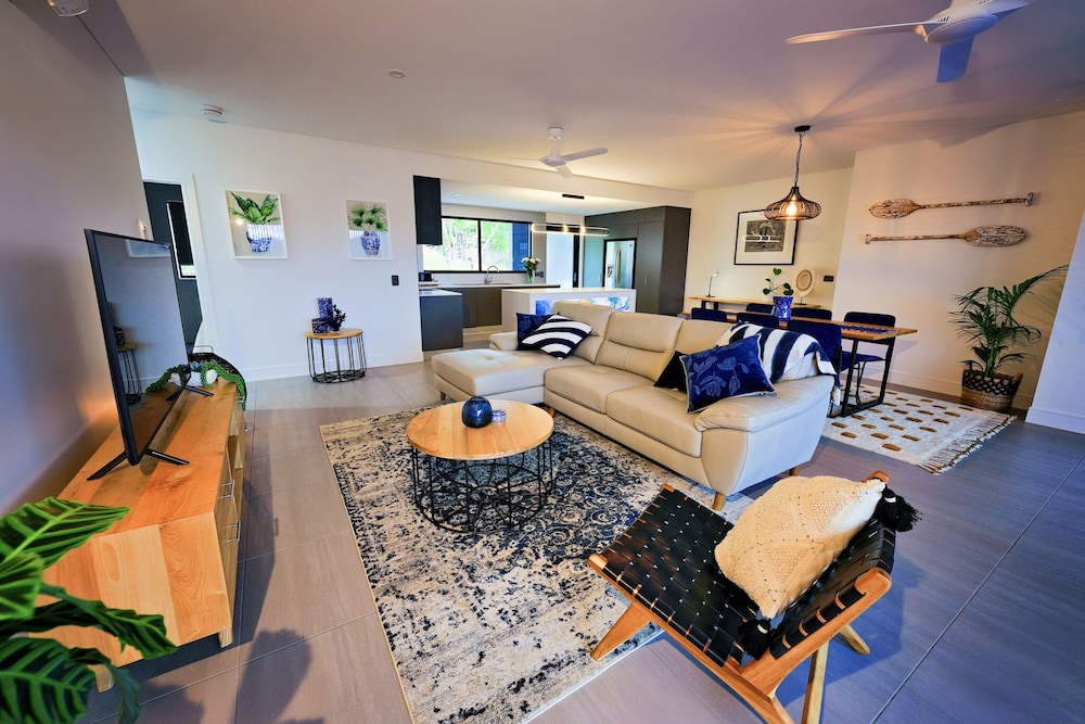 Valle Vista Luxury Apartments — 4-Star Luxury Hotel in Redlynch, Australia
