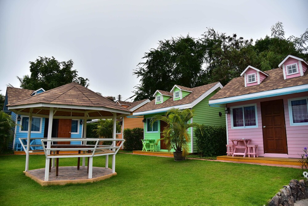 Baan Tua Mor Resort in Pran Buri, Thailand