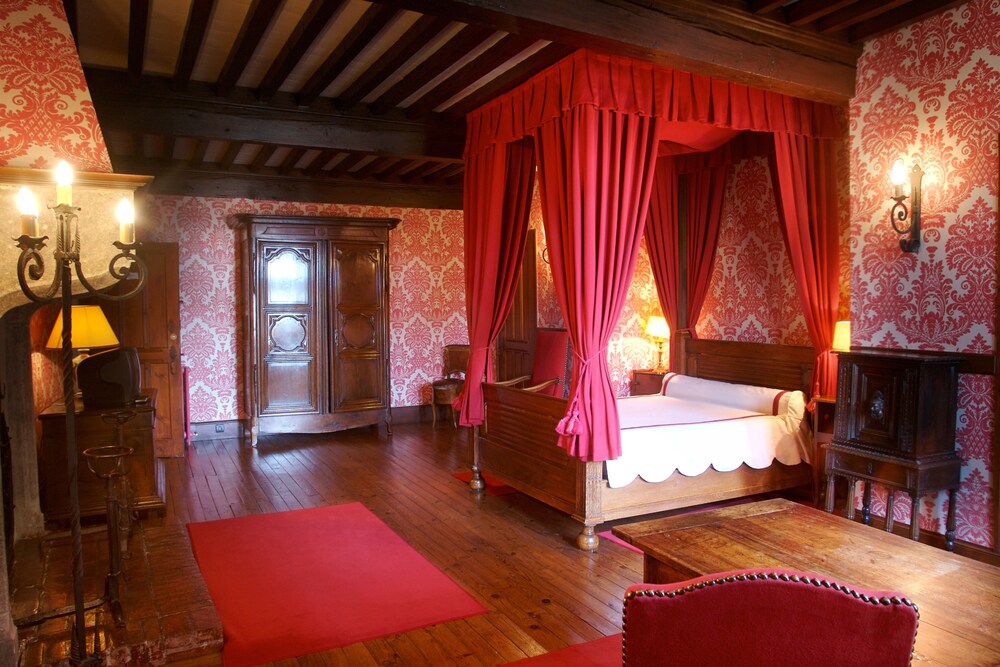 Hostellerie De Perouges — Perouges