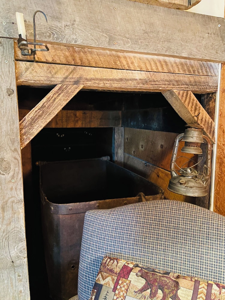 Moore's Old Pine Inn - photo 25