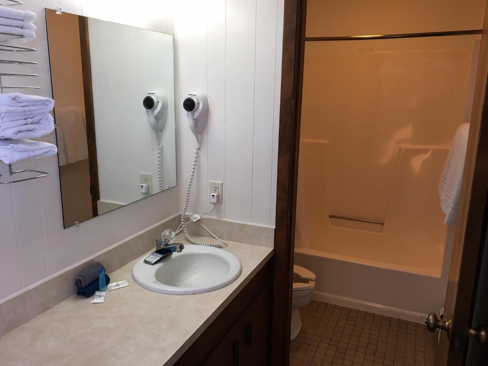 Coho Motel and Suites - photo 27