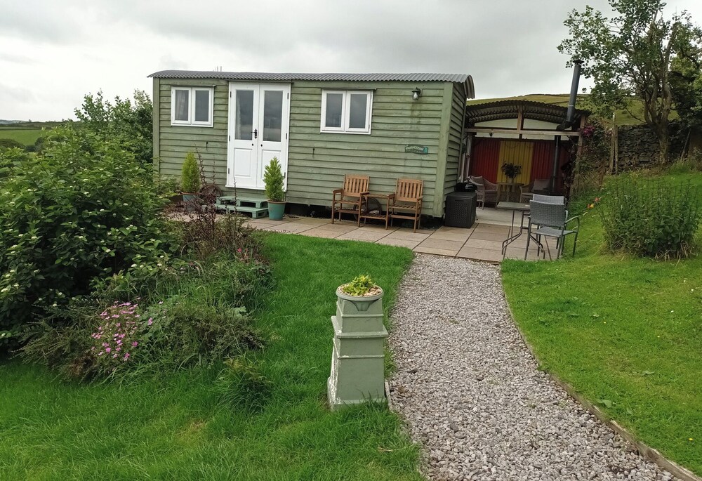 The Journeyman Luxury Shepherds Hut — hotel in Barnoldswick
