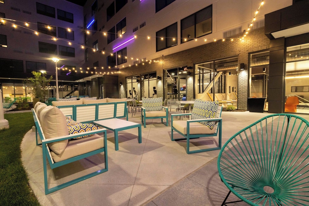 Aloft St. Louis Cortex - last minute hotel in St. Louis