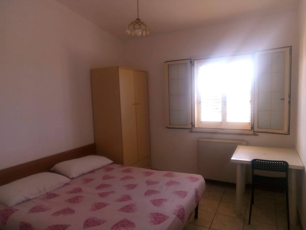 5 Seater Room For Rent With Private Bathroom Molise — Montenero Di Bisaccia