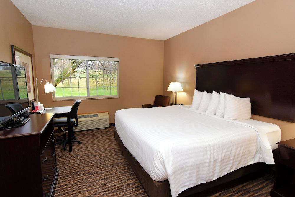 Cobblestone Inn & Suites Denison Majestic Hills - photo 29