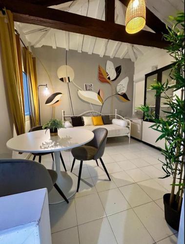 Tower 22 Centre and near train station — 4-Star Luxury Hotel in Modena, Italy