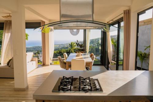 Naleya in Unknown City, Réunion