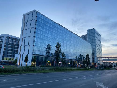Apartamenty Wola Tower Na Prymasa Z Widokiem Na City — Warsaw