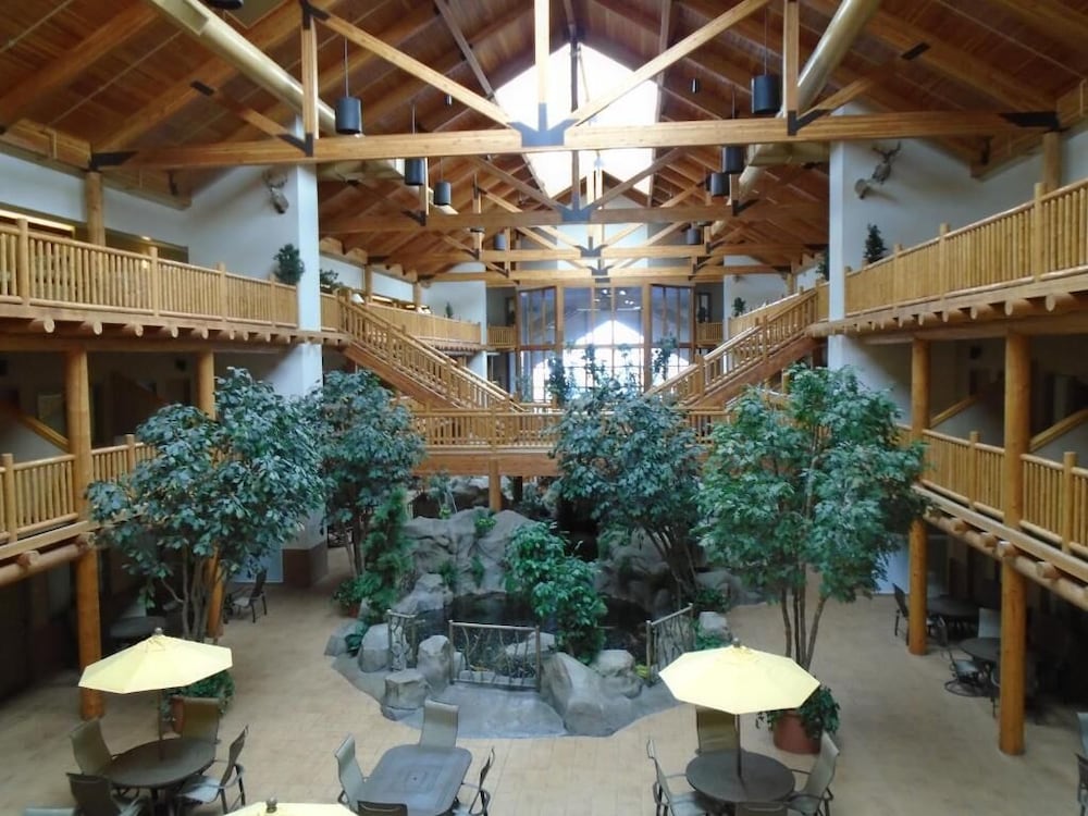 Casper C'mon Inn Hotel & Suites - photo 32