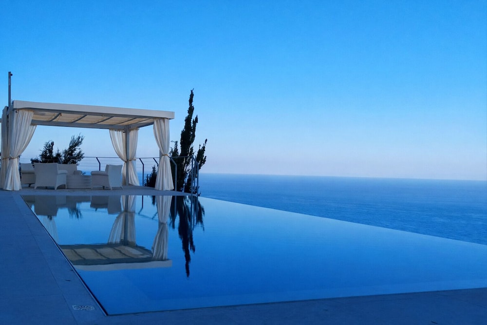 Okeanos Luxury Villas Resort — Lefkada