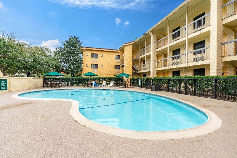 Super 8 by Wyndham The Woodlands North - photo 22