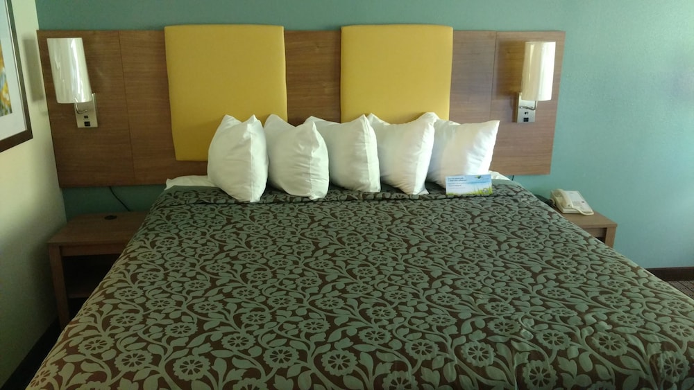 Days Inn by Wyndham Ashland - photo 12