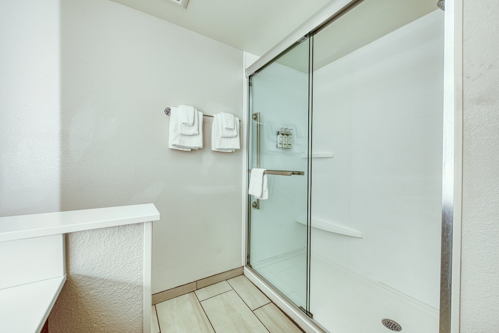 Holiday Inn Express & Suites Manitou Springs by IHG - photo 29