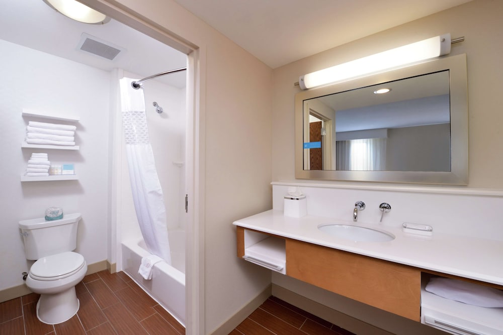 Hampton Inn & Suites by Hilton Lonoke - photo 29