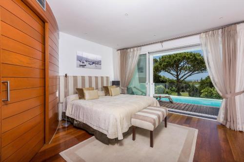 Sunny Lounge Apartment — 4-Star Luxury Hotel in Almancil, Portugal