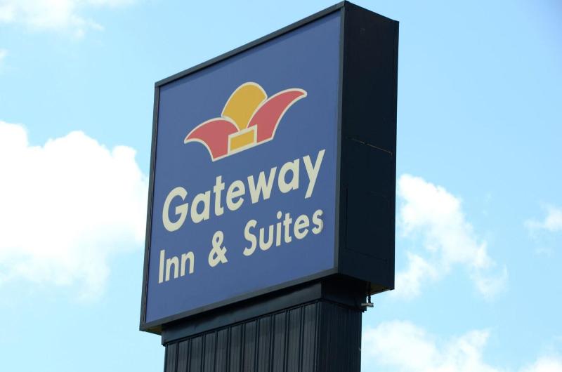 Gateway Inn and Suites - photo 5