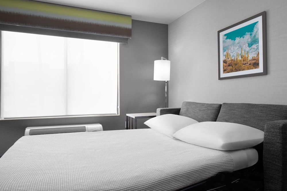 Hampton Inn Phoenix Biltmore - photo 11