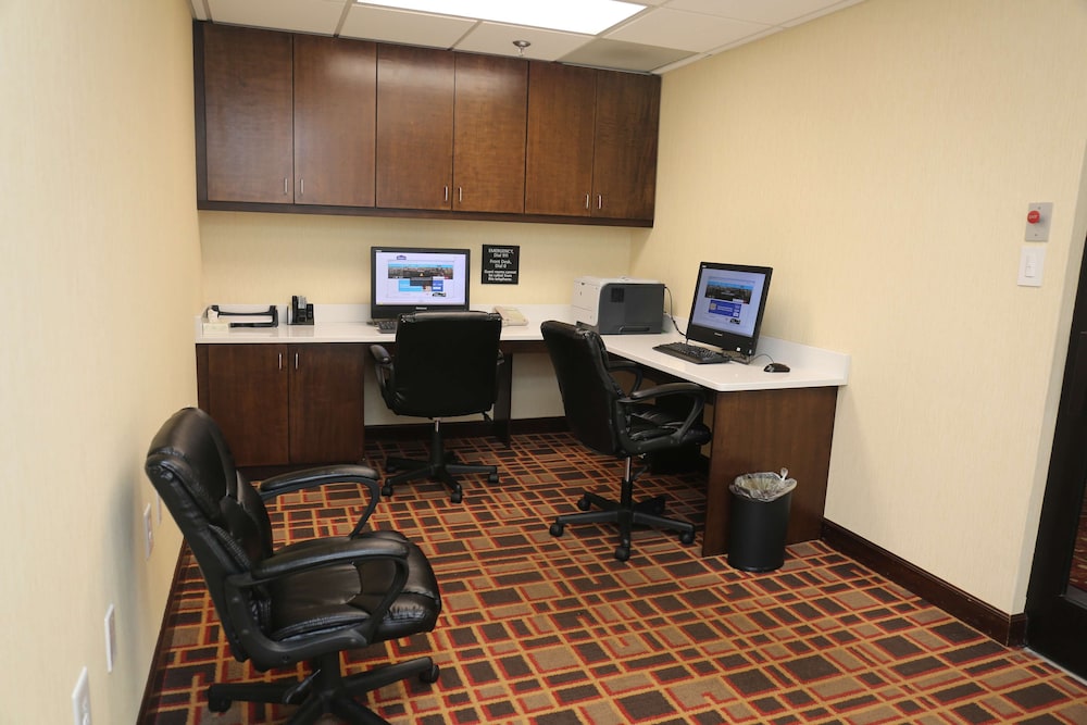 Hampton Inn Sumter - photo 34