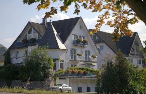 Appartement Familie Ernst — 4-Star Luxury Hotel in Bruttig-Fankel, Germany