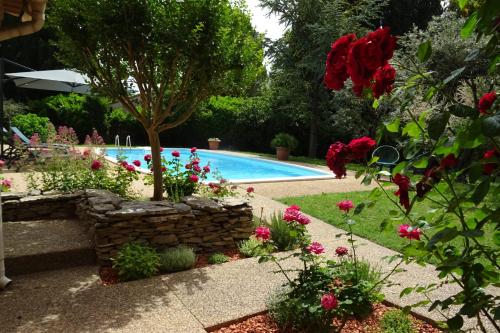 The Blue Tit private swimming pool — 4-Star Luxury Hotel in L'isle-Sur-La-Sorgue, France