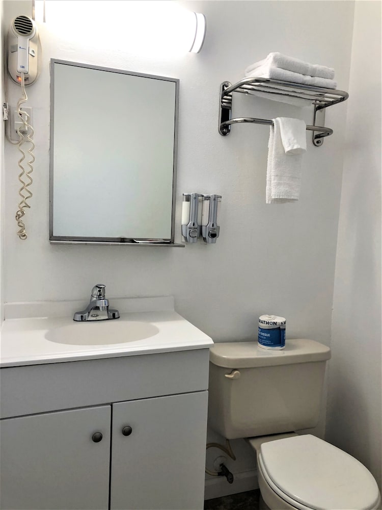 Blue Coast Inn and Suites - photo 33