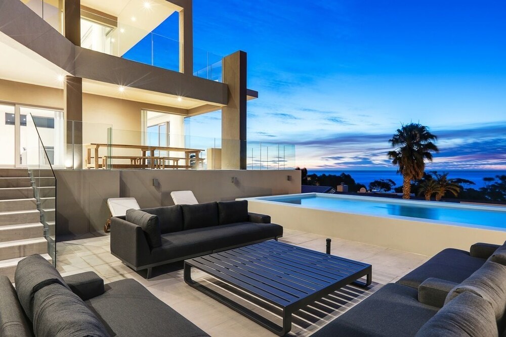 Large 9 Bedroom Villa in Camps Bay w Pool Apostles Views
