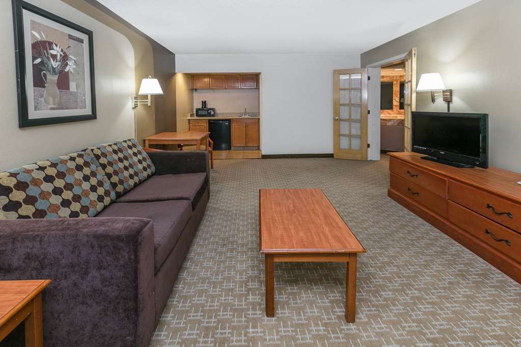 Ramada by Wyndham Odessa Near University of Texas Permian - photo 20