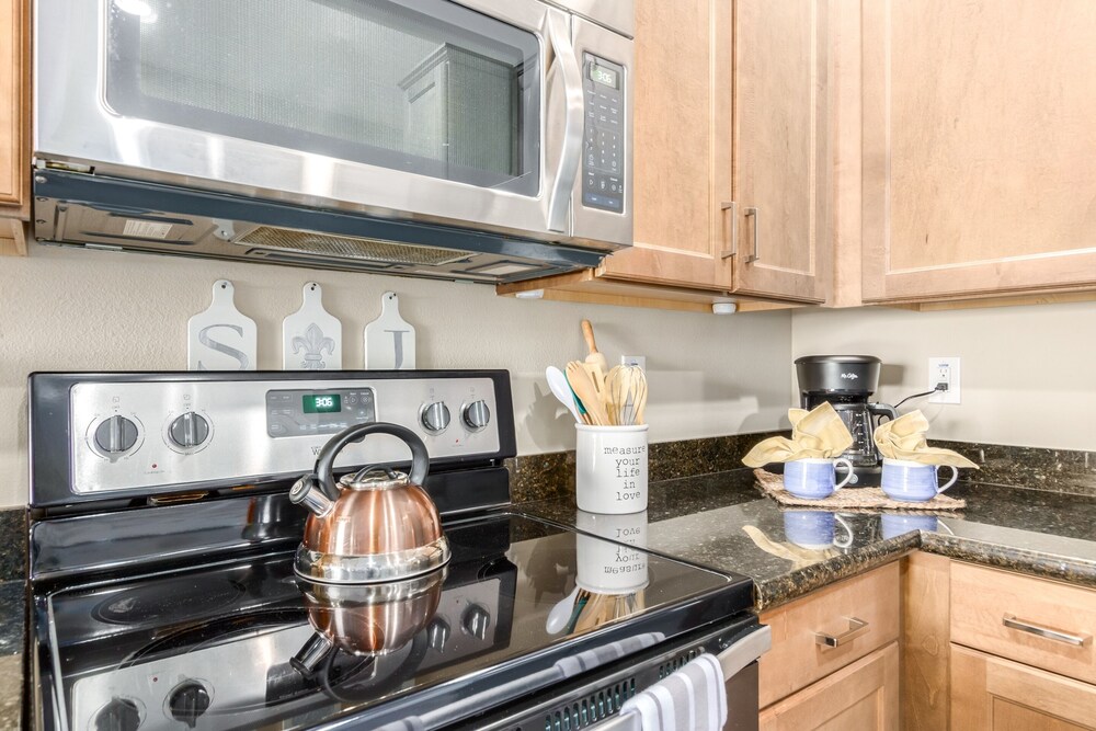 Luxury Condo in Ocotillo Dining Resort Pool Spa Gym and More Walk to Everything by RedAwning Chandler - photo 10