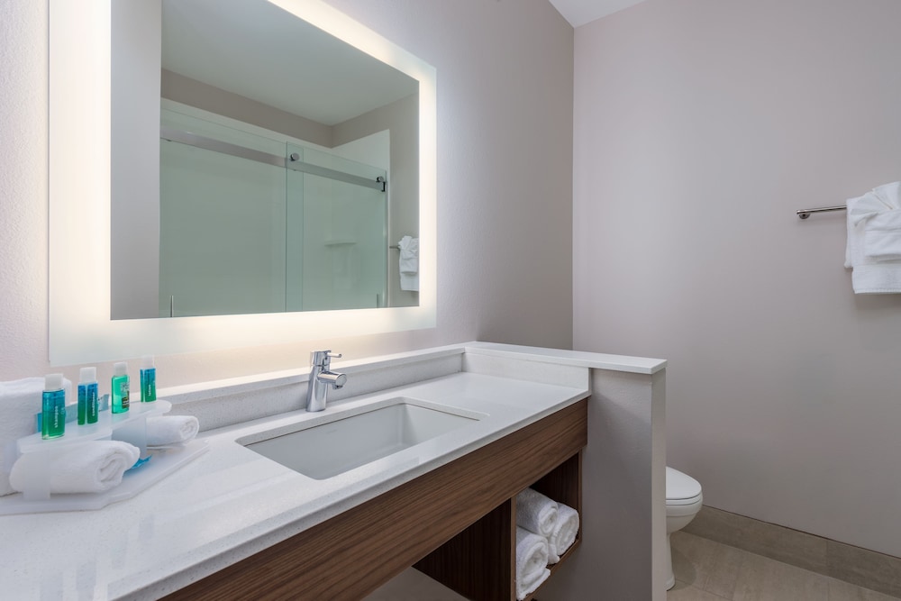 Holiday Inn Express & Suites St. Louis Chesterfield by IHG - photo 18