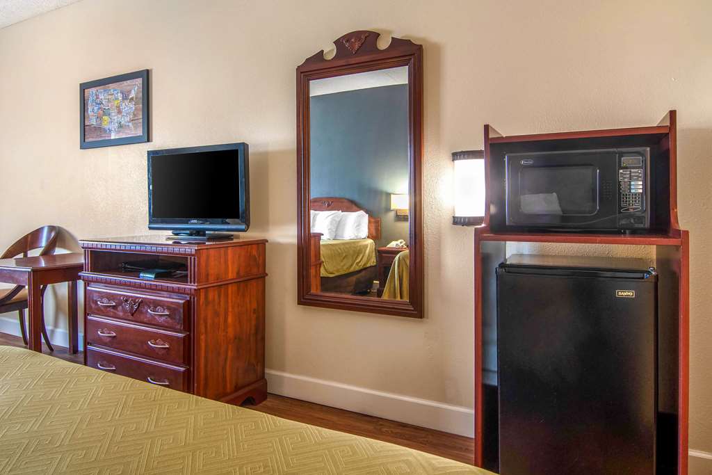 Econo Lodge Inn & Suites near Chickamauga Battlefield - photo 15