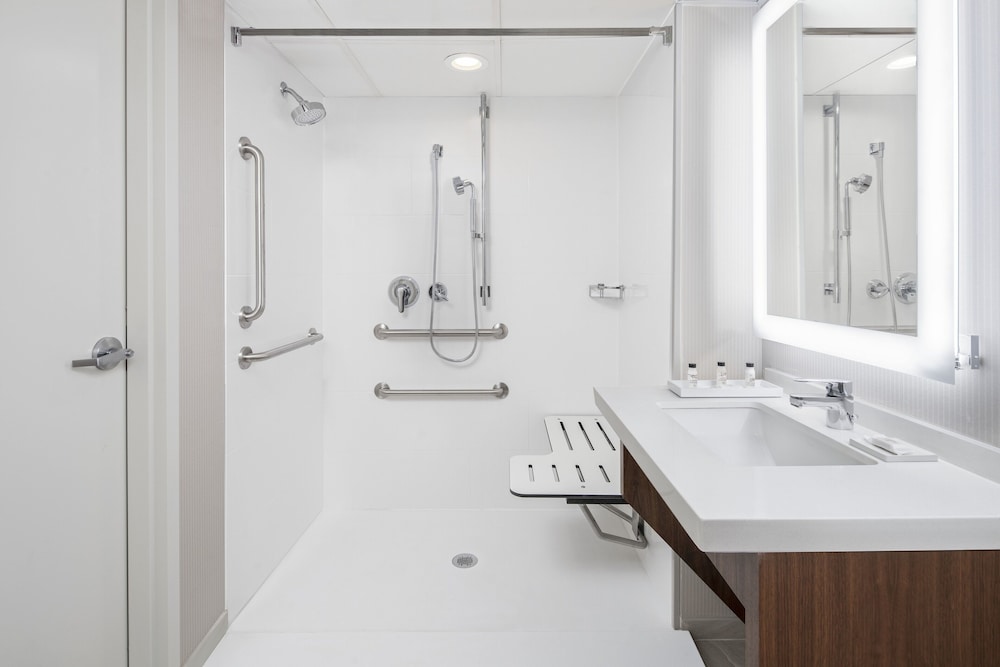 Delta Hotels by Marriott Green Bay - photo 25