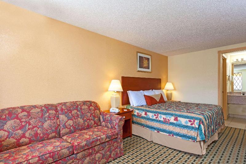 Knights Inn Seymour - photo 21